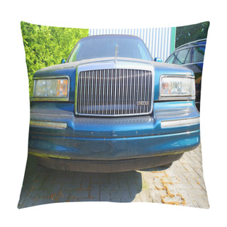 Personality  Neulehe, Germany - June 18 2023 A Dirty Circa 1995 Lincoln Town Car Executive Series Is Parked. Pillow Covers