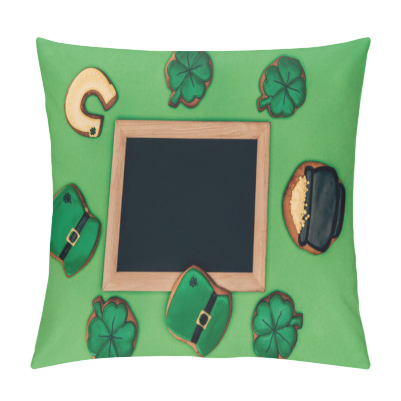 Personality  top view of empty board with icing cookies isolated on green, st patricks day concept pillow covers