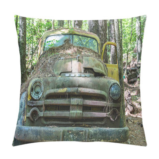 Personality  Old Dodge Pickup With Yellow Door Pillow Covers