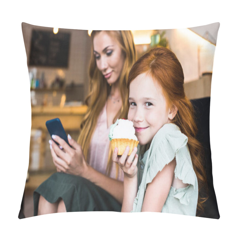 Personality  mother and daughter in cafe pillow covers