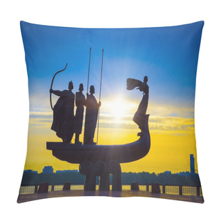 Personality  Founders Of Kiev Monument Pillow Covers