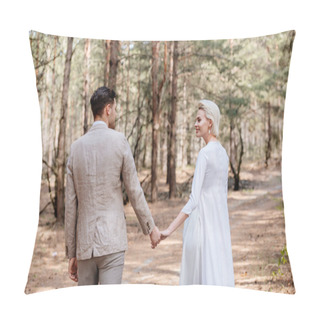 Personality  Just Married Couple Holding Hands And Looking At Each Other In Forest Pillow Covers