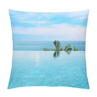 Personality  Swimming Pool  With A  Sea View Pillow Covers