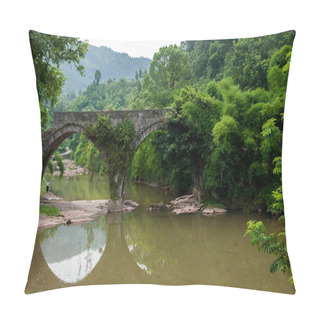 Personality  Banan District, Chongqing City, East River Springs Five Holes Cloth Bridge Pillow Covers