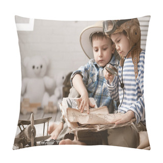 Personality  Boys In Images Traveler And Pilot Play In His Room  Pillow Covers