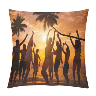 Personality  Cheerful People Partying On Beach Pillow Covers