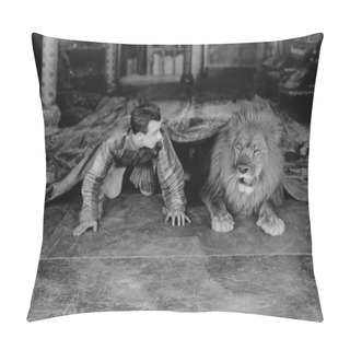 Personality  UNEXPECTED GUEST Pillow Covers