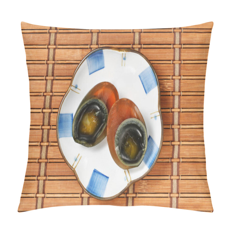 Personality  Preserved egg on the plate pillow covers