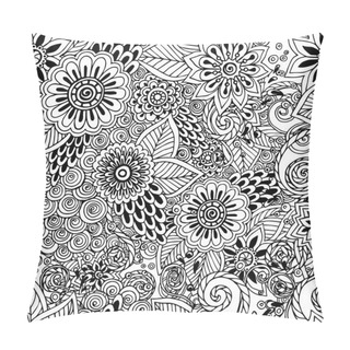 Personality  Seamless  Floral Doodle Black And White Background Pattern In Vector. Pillow Covers
