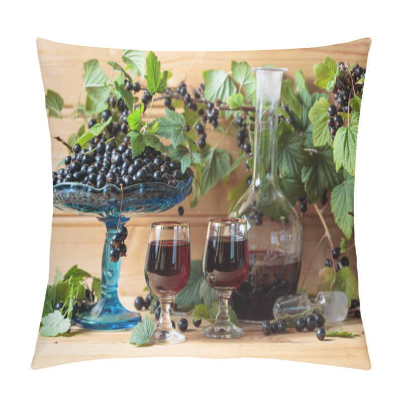 Personality  Homemade Black Currant Liqueur And Fresh Berries On A Branch , Wooden Background. Pillow Covers