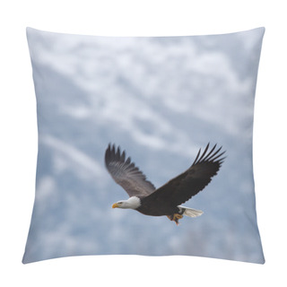 Personality  Flying Bald Eagle Pillow Covers