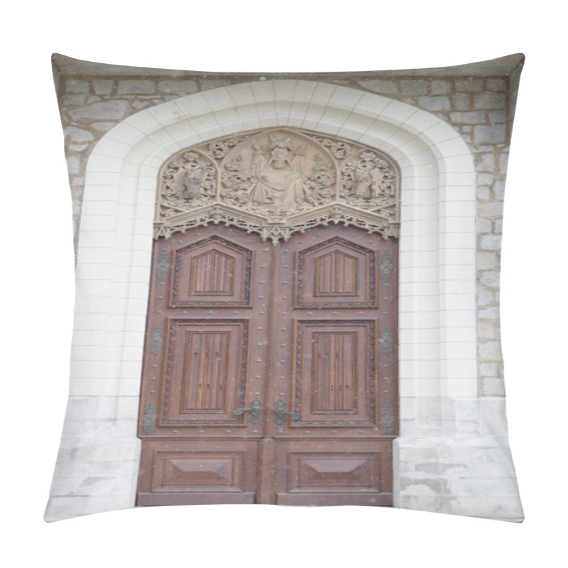 Personality  Old Wooden Door With Ornaments In A Knight's Castle. With Snowin Pillow Covers