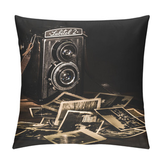 Personality  Old Soviet Camera - Lubitel 2 Pillow Covers