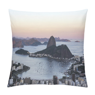 Personality  Sugar Loaf Mountain At Sunset, Rio De Janeiro, Brazil. Pillow Covers