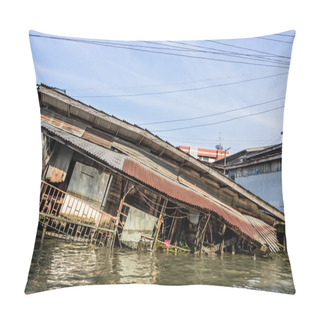 Personality  House Sinking In Water Pillow Covers