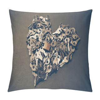 Personality  Keys Arranged As A Heart Shape Pillow Covers
