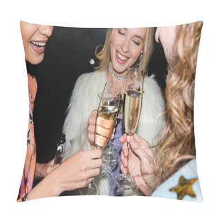 Personality  Smiling Young Adult Friends Having Drink In Night Club On Black Background Pillow Covers