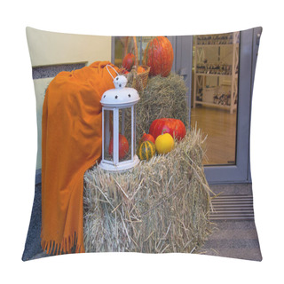 Personality  Decoration Showcases With Pumpkins And Hay On The Eve Of Halloween Pillow Covers