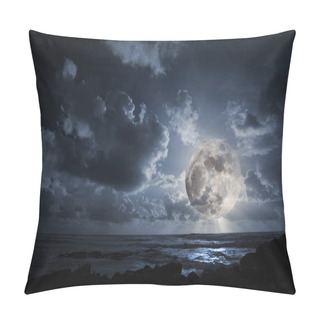 Personality  Rising Moon In Ocean Pillow Covers