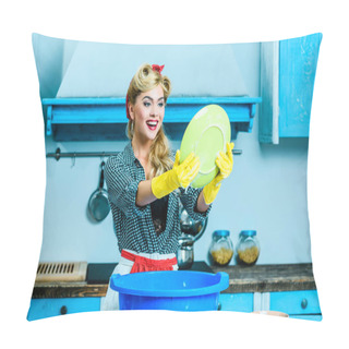 Personality  Housewife Washing Dishes Pillow Covers