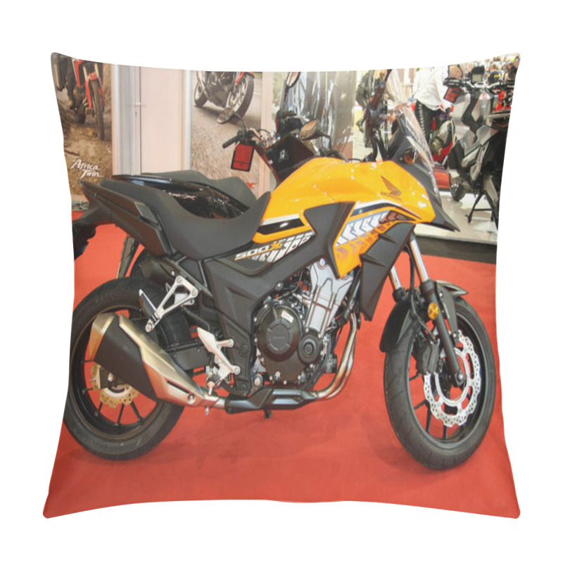 Personality  Honda At Belgrade Car Show Pillow Covers