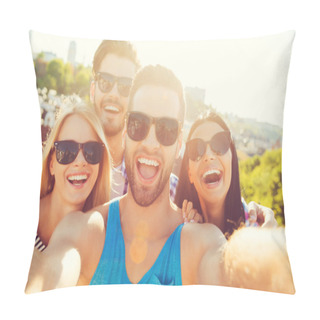 Personality  Young People Making Selfie On Roof Pillow Covers