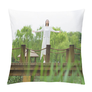 Personality  Beautiful Young Girl In The Reeds In The Summer Pillow Covers