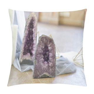 Personality  Wedding Decoration With Crystals, Pink Quartz, Amethyst, Rock Crystal, Floristry And Serving Pillow Covers