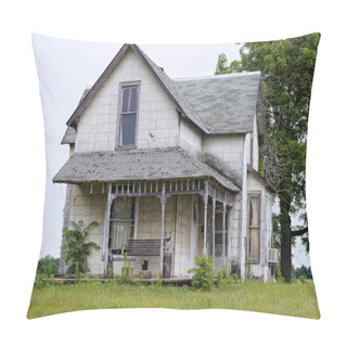Personality  Old House With Swing Pillow Covers