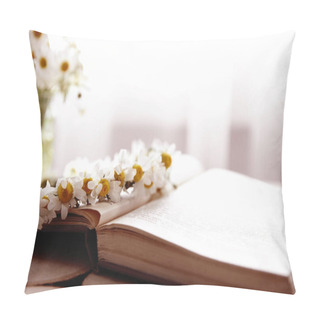 Personality  Beautiful Chamomile Wreath On Book Pillow Covers