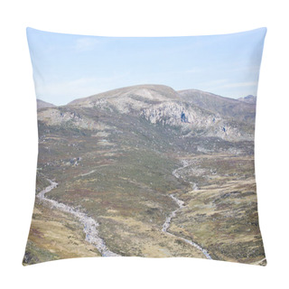 Personality  Mount Kosciuszko View Pillow Covers