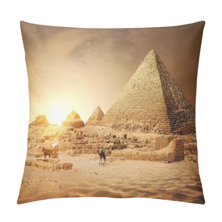Personality  Pyramids Of Egypt Pillow Covers