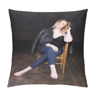 Personality  Beautiful Curvy Girl With Blond Hair And Cheerful Personality Pillow Covers