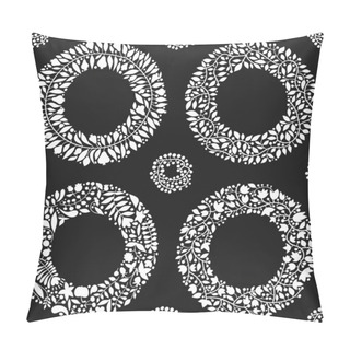 Personality  Seamless Vector Pattern With White Wreaths On A Black Background Pillow Covers