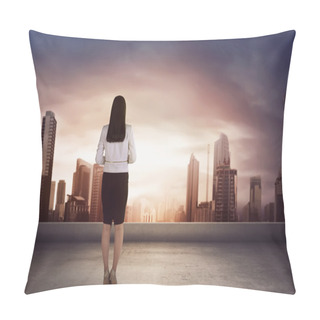 Personality  Asian Businesswoman On Roof Looking At City Pillow Covers