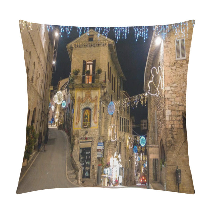 Personality  ASSISI, ITALY - DECEMBER 21, 2018: Medieval Street Of Assisi With Christmas Decorations At Winter Night, Umbria Pillow Covers