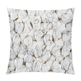 Personality  Many Heart-shaped Semi-precious Stones Of White Howlite As Background Pillow Covers