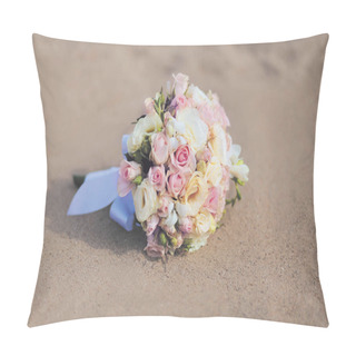 Personality  Beautiful Vintage Wedding Bouquet Flowers Roses On Sand Beach Pillow Covers