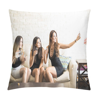 Personality  Women Drinking And Taking A Selfie Pillow Covers