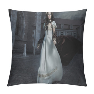 Personality  Sensual Old-fashioned Young Woman Pillow Covers
