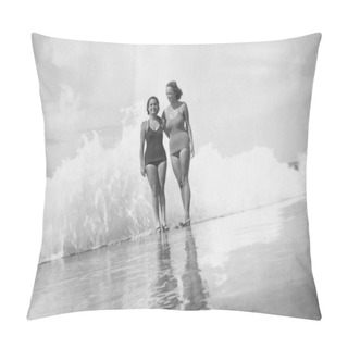 Personality  Mothers And Daughter On The Beach In 1950 Pillow Covers