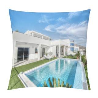 Personality  Relax Near The Swimming Pool Pillow Covers
