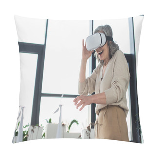 Personality  Positive Businesswoman In Vr Headset Standing Near Models Of Buildings In Office  Pillow Covers