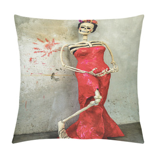 Personality  Day Of The Dead. Catrina On Old Wall Pillow Covers