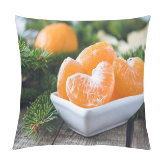 Personality  Slices Of Ripe Yellow Mandarin Lie In A Bowl Next To The Green Branches Of A Christmas Tree. Pillow Covers