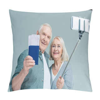 Personality  Senior Couple Making Selfie Pillow Covers