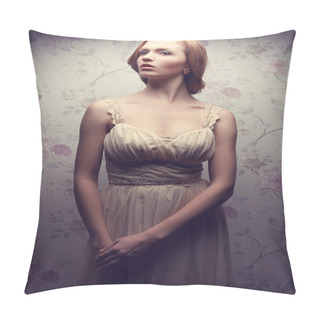 Personality  Vintage Portrait Of A Glamorous Doll-like Retro Girl Posing In G Pillow Covers