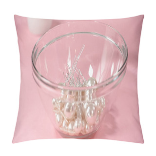 Personality  Hair Pins With Pearls In Glass Bowl On Pink Pillow Covers