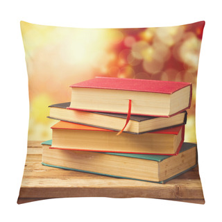 Personality  Old Vintage Books On Wooden Table Pillow Covers