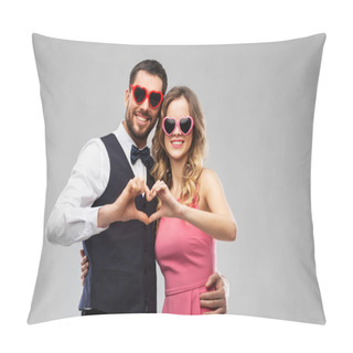 Personality  Couple In Sunglasses Making Hand Heart Gesture Pillow Covers